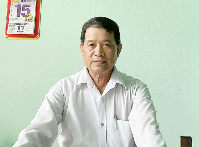 Ông Nguyễn Nhỏ làm Trưởng thôn Cẩm Toại Đông 10 năm nay. Ảnh: H.T.V