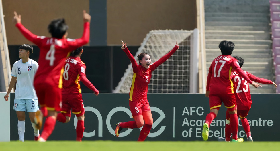 Tuyển nữ Việt Nam giành chiến thắng ấn tượng trước Myanmar. Ảnh: VFF