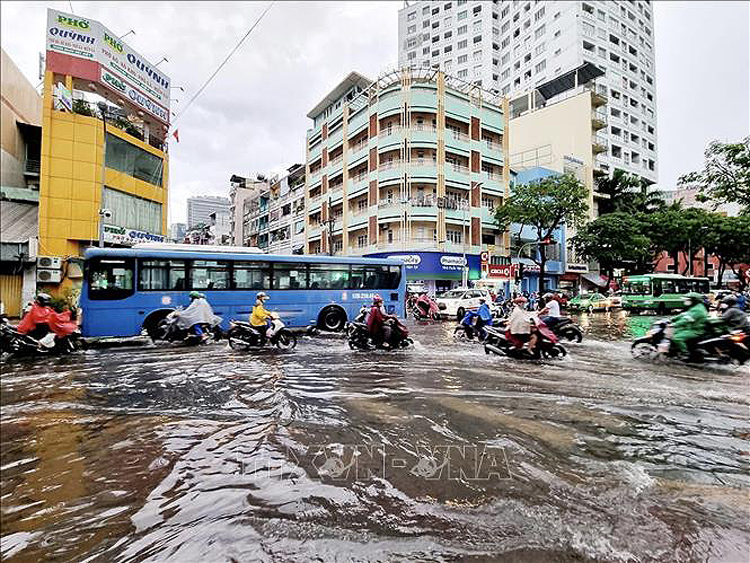 Nam Bộ chiều tối và đêm có mưa. Ảnh: TTXVN