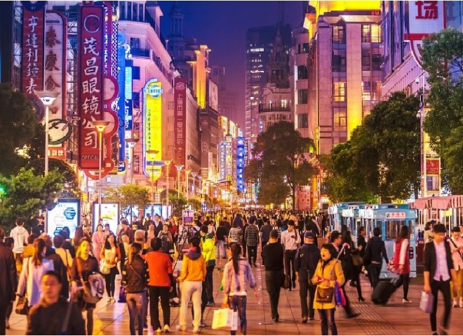 Phố Nam Kinh mỗi ngày đón 1,7 triệu du khách và cư dân ghé thăm.