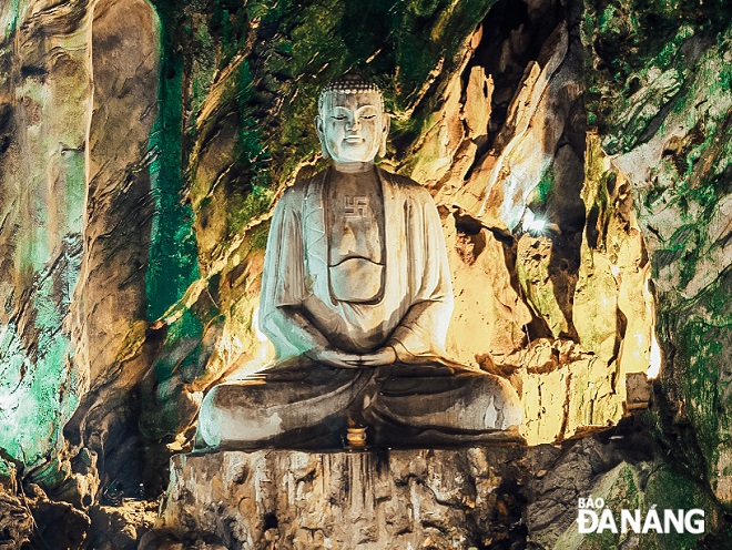 The Shakyamuni Buddha statue was made in 1960 by artist Nguyen Chat who was a skilled craftsman in the Non Nuoc Stone Carving Village
