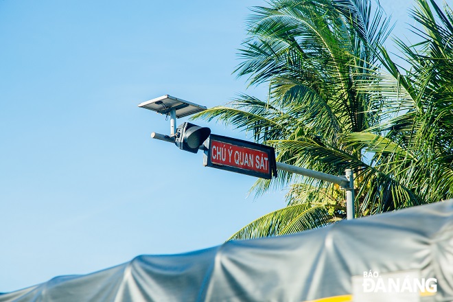 Tourists expect the authorities to consider the installation of more traffic monitoring and warning devices on the seaside roads. Photo: CHANH LAM