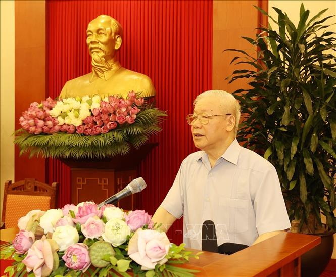 Tổng Bí thư Nguyễn Phú Trọng nói chuyện với các đại biểu người có công tiêu biểu toàn quốc. Ảnh: Trí Dũng/TTXVN