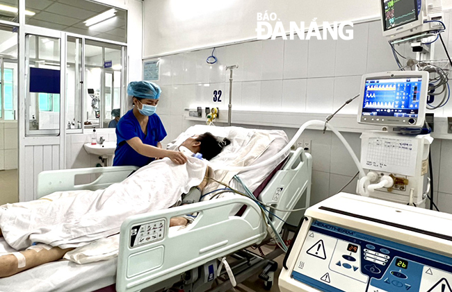 Tình trạng trẻ hóa bệnh nhân đột quỵ đang được báo động. Trong ảnh: Bệnh viện Đà Nẵng tiếp nhận, điều trị bệnh nhân đột quỵ. Ảnh: PHAN CHUNG           