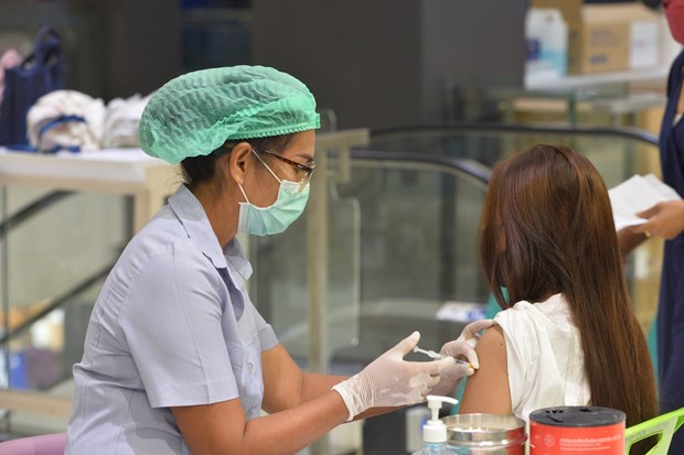 A girl receives a dose of the COVID-19 vaccine in Bangkok, Thailand on July 19, 2022. (Photo:XINHUA)