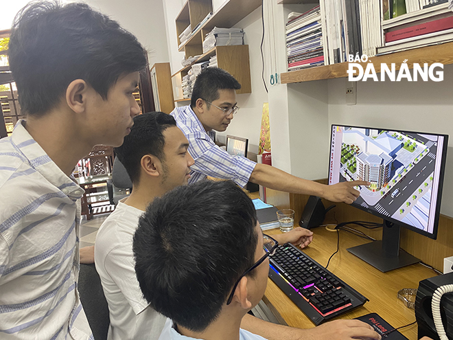 Currently, many businesses are using digital technologies for developing their new products. In the photo: Staff of the KyViet Investment and Engineering Consultant Joint Stock Company creating graphic design for a construction project. Photo: THANH LAN