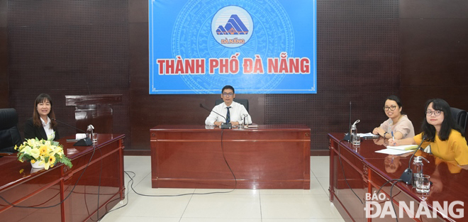 The Da Nang officials attend 2 online sessions discussing actions to achieve a carbon neutral society and urban construction and development in the new normal, July 28, 2022. Photo: HOANG HIEP