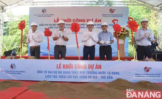 Leaders of the Department of Natural Resources and Environment of the Central Viet Nam and Central Highlands regions, and the Departments of Natural Resources and Environment of Da Nang and Quang Nam Province, attending a groudnbreaking ceremony for two automatic water environment monitoring stations.