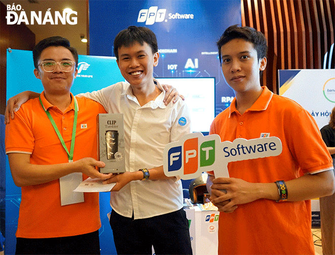 Young staffers of FPT Software Da Nang participate in the Technology and Startup Day at Google I/O Extended Mien Trung 2022 in Da Nang.