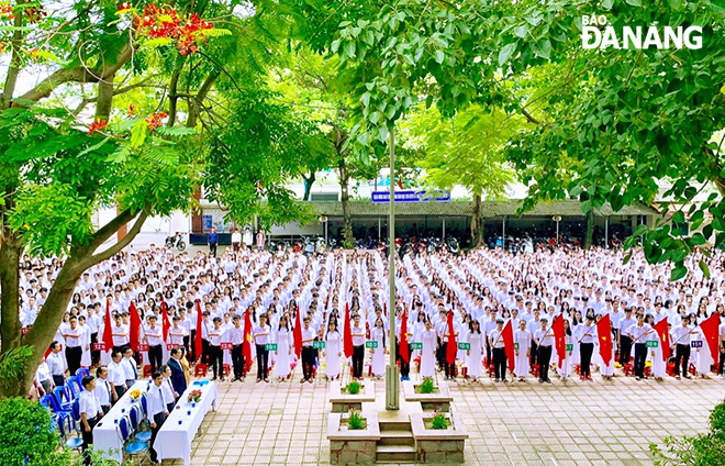 Quang cảnh chào cờ tại Trường THPT Hòa Vang.  (Ảnh do nhà trường cung cấp)	