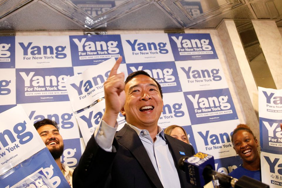 Andrew Yang, ứng viên thống đốc bang New York của đảng Dân chủ trong một sự kiện tại Brooklyn, New York ngày 21/6/2021. Ảnh: Reuters