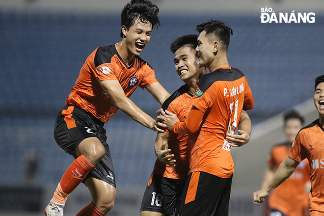 Hấp dẫn hai cuộc đua ở V-League