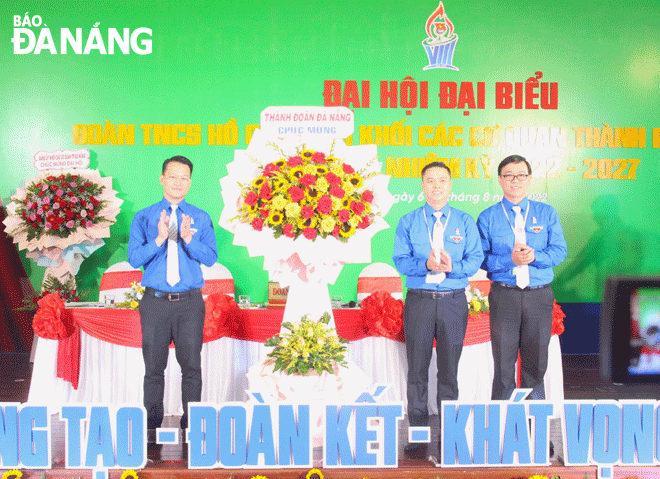 Phấn đấu kết nạp 500 đoàn viên ưu tú vào Đảng