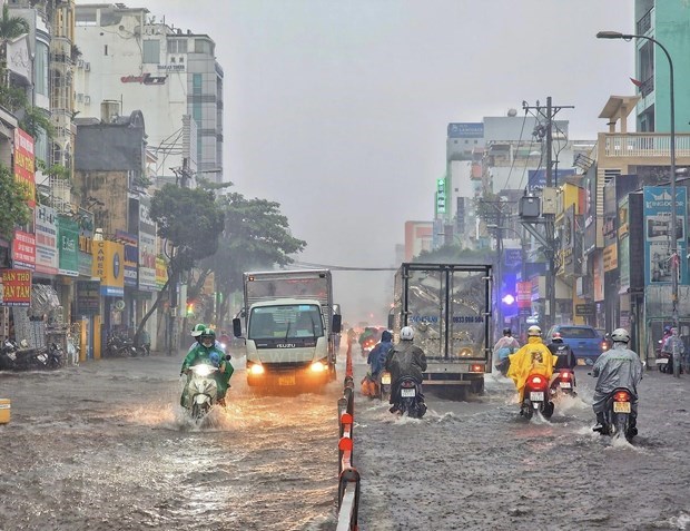 Khu vực Bắc Bộ ngày nắng đêm mưa, Nam Bộ có mưa rào và dông