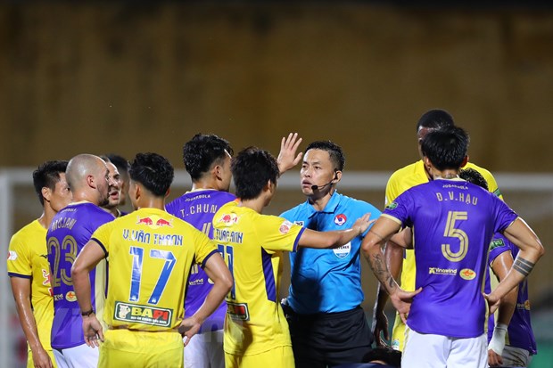 Trọng tài Ngô Duy Lân nhận án kỷ luật vì mắc lỗi ở trận Hà Nội FC-HAGL