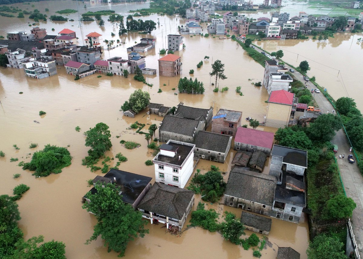 Trung Quốc đối mặt với hạn hán, mưa lũ phức tạp