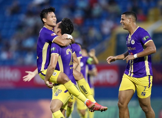 V-League: Hà Nội kéo dài mạch thắng, Nam Định và Sài Gòn vẫn chìm sâu