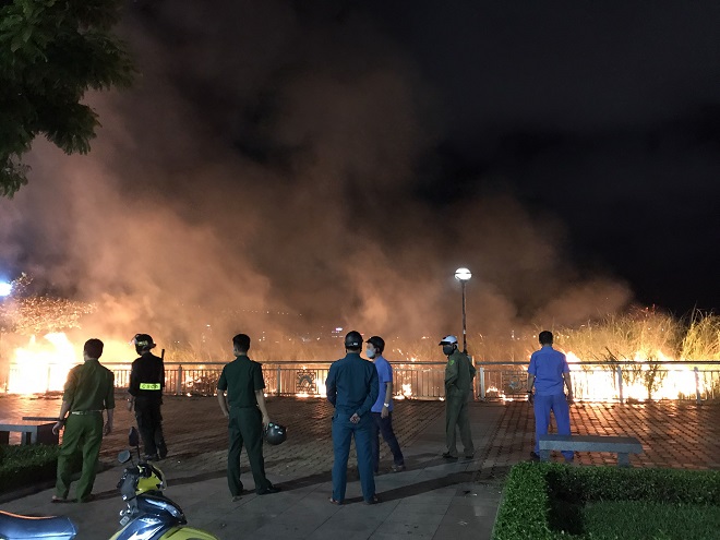 Dập tắt vụ cháy trên đường Như Nguyệt, quận Hải Châu