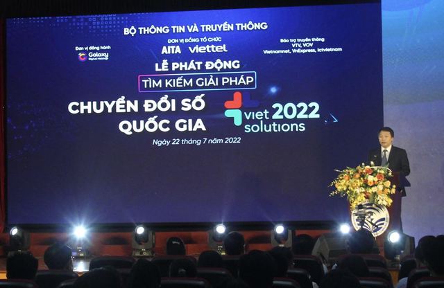 Toàn cảnh lễ phát động cuộc thi “Tìm kiếm giải pháp Chuyển đổi số Quốc gia - Viet Solutions” 2022. Ảnh: mic.gov.vn