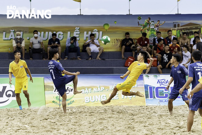Men's beach football has gradually developed and become a strong sport of Da Nang. Photo: P.N
