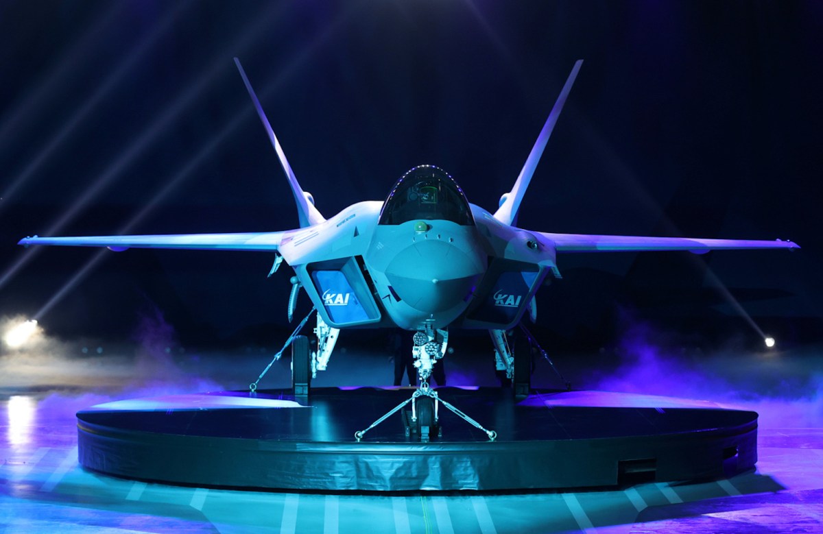 Nga trình làng mẫu máy bay chiến đấu mới nhất cạnh tranh với F-35 của Mỹ