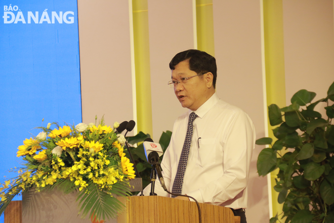 Phó Chủ tịch UBND thành phố Trần Phước Sơn phát biểu khai mạc diễn đàn. Ảnh: M.Q