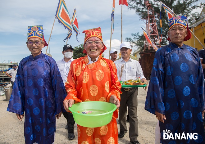 The oldest and most prestigious fisherman will be elected as the representative to perform the rituals.