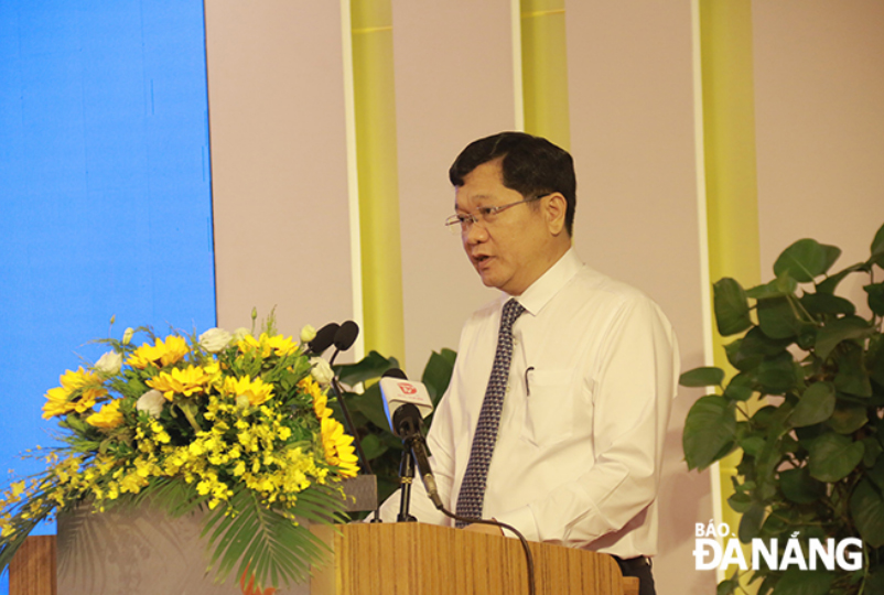 Phó Chủ tịch UBND thành phố Trần Phước Sơn phát biểu tại diễn đàn. Ảnh: M.Q