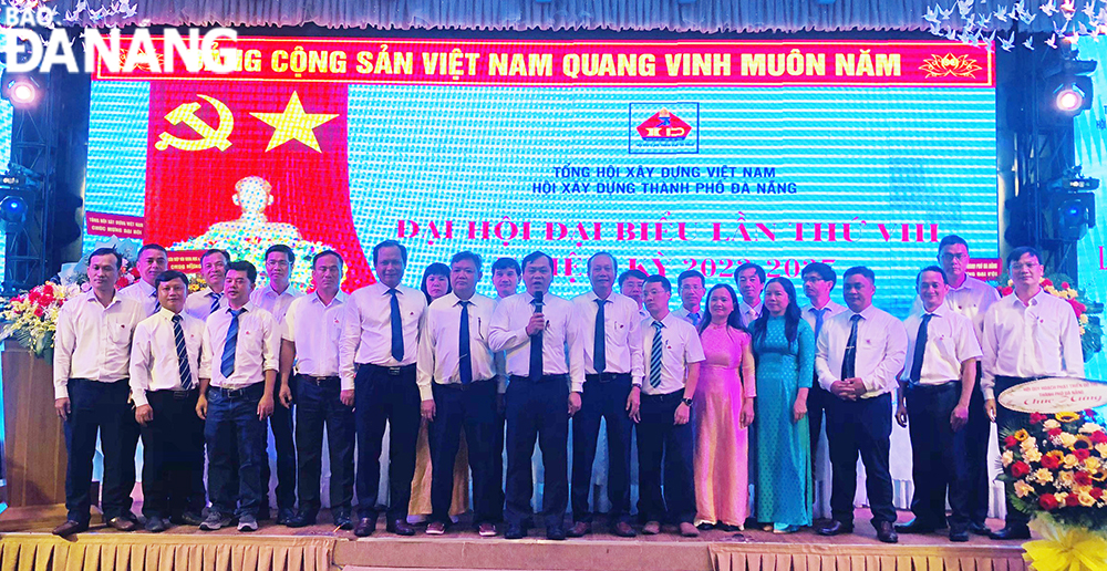 Ban Chấp hành Hội Xây dựng thành phố Đà Nẵng khóa 8, nhiệm kỳ 2022-2027 với 29 thành viên ra mắt tại đại hội. Ảnh; TRIỆU TÙNG