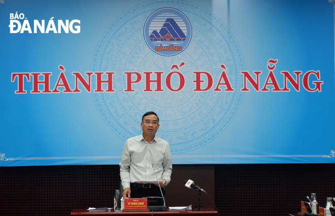 Chairman Chinh delivering his remarks on Tuesday’s meeting. Photo: PHAN CHUNG