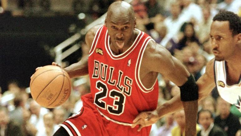 Chiếc áo thi đấu số 23 của huyền thoại bóng rổ Michael Jordan. Ảnh: Getty Image