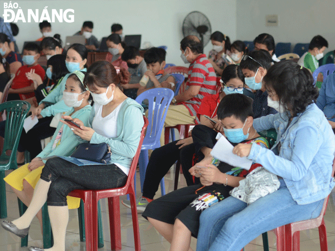 School pupils in the city are waiting their turn for the COVID-19 vaccine. Photo: PHAN CHUNG