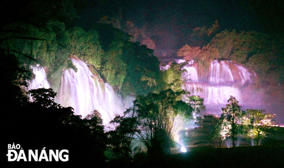 The sparkling beauty of the Ban Gioc Waterfall at night during the Ban Gioc Waterfall Light Festival 