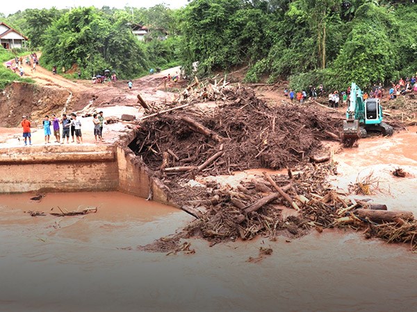 Houses and bridges have been damaged by floodwaters in Xayaboury province. (Photo:vientianetimes.org.la)