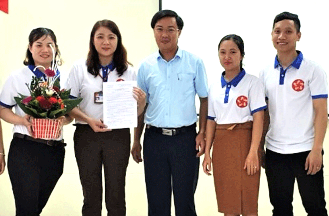 Xã Hòa Phước ra mắt tổ tình nguyện hỗ trợ dịch vụ công trực tuyến tại các thôn trên địa bàn xã. Ảnh: P.V