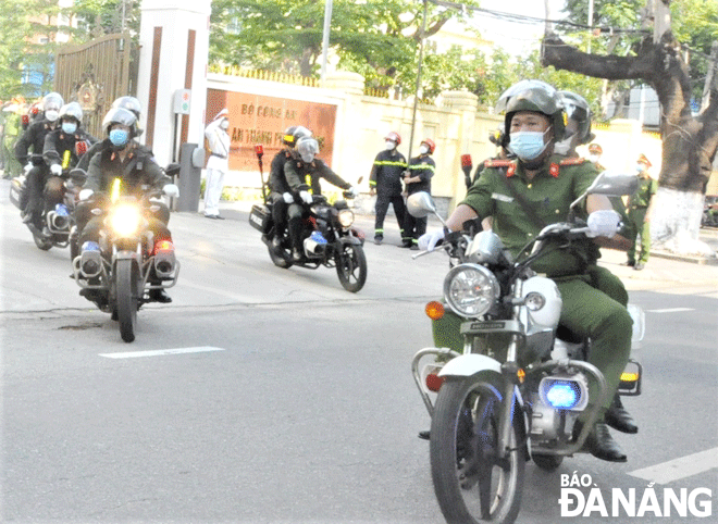 Police in Da Nang being out across the city working proactively to target those flouting the law in order to ensure traffic order and safety