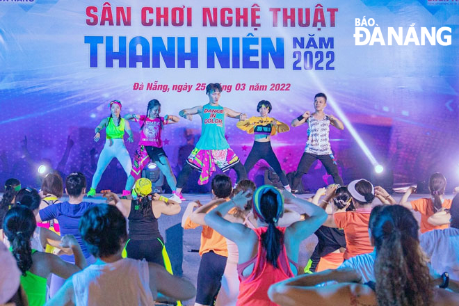 Zumba has become a popular fitness trend among young people in Da Nang. Photo: T.Y