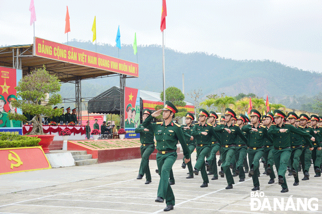 Lực lượng vũ trang thành phố Đà Nẵng tự hào tiếp bước cha anh, viết tiếp truyền thống anh hùng qua 77 năm xây dựng, chiến đấu, trưởng thành. Ảnh: A.Đ