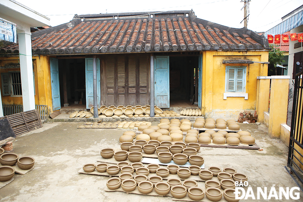 Currently, the Thanh Ha pottery village has 32 pottery making establishments 