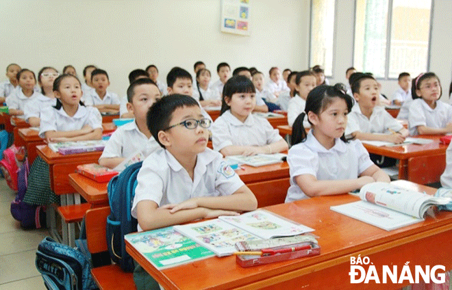 Các trường đang tập trung rà soát để chuẩn bị cho năm học mới 2022-2023.  TRONG ẢNH: Học sinh Trường Tiểu học Núi Thành (quận Hải Châu) trong một giờ học. Ảnh: NGỌC HÀ	