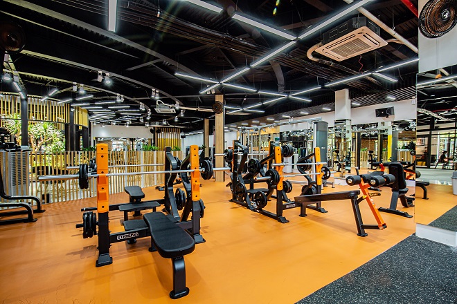Khu vực gym với hệ thống máy tập IMPULSE và sàn tập REPHOUSE cao cấp.