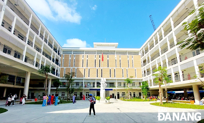 The Trung Vuong Secondary School based in Hai Chau District is preparing facilities to welcome students in the new 2022-2023 school year. Photo: NGOC HA