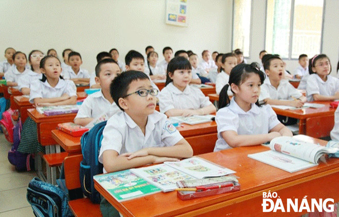 Schools citywide are focusing on rechecking facilities to prepare for the new school year. IN THE PHOTO: Pupils of the Hai Chau District-based Nui Thanh Primary School in a session. Photo: NGOC HA