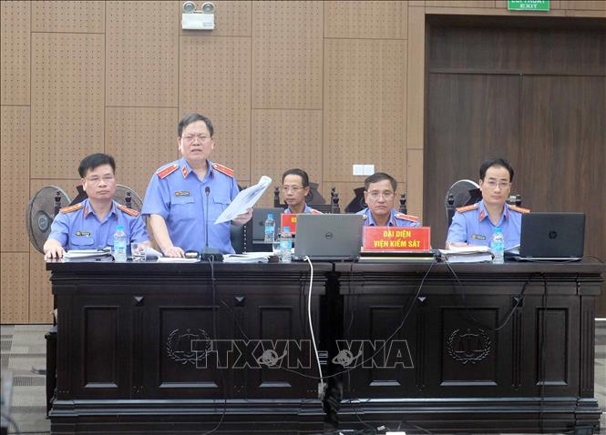 Kiểm sát viên cao cấp Nguyễn Minh Đồng tham gia đối đáp tại phiên tòa. Ảnh: Kim Anh/TTXVN