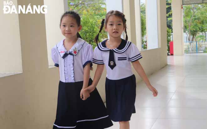 Some pupils feel so excited to meet new friends. Photo taken at the Vo Thi Sau Primary School based in Hai Chau District.