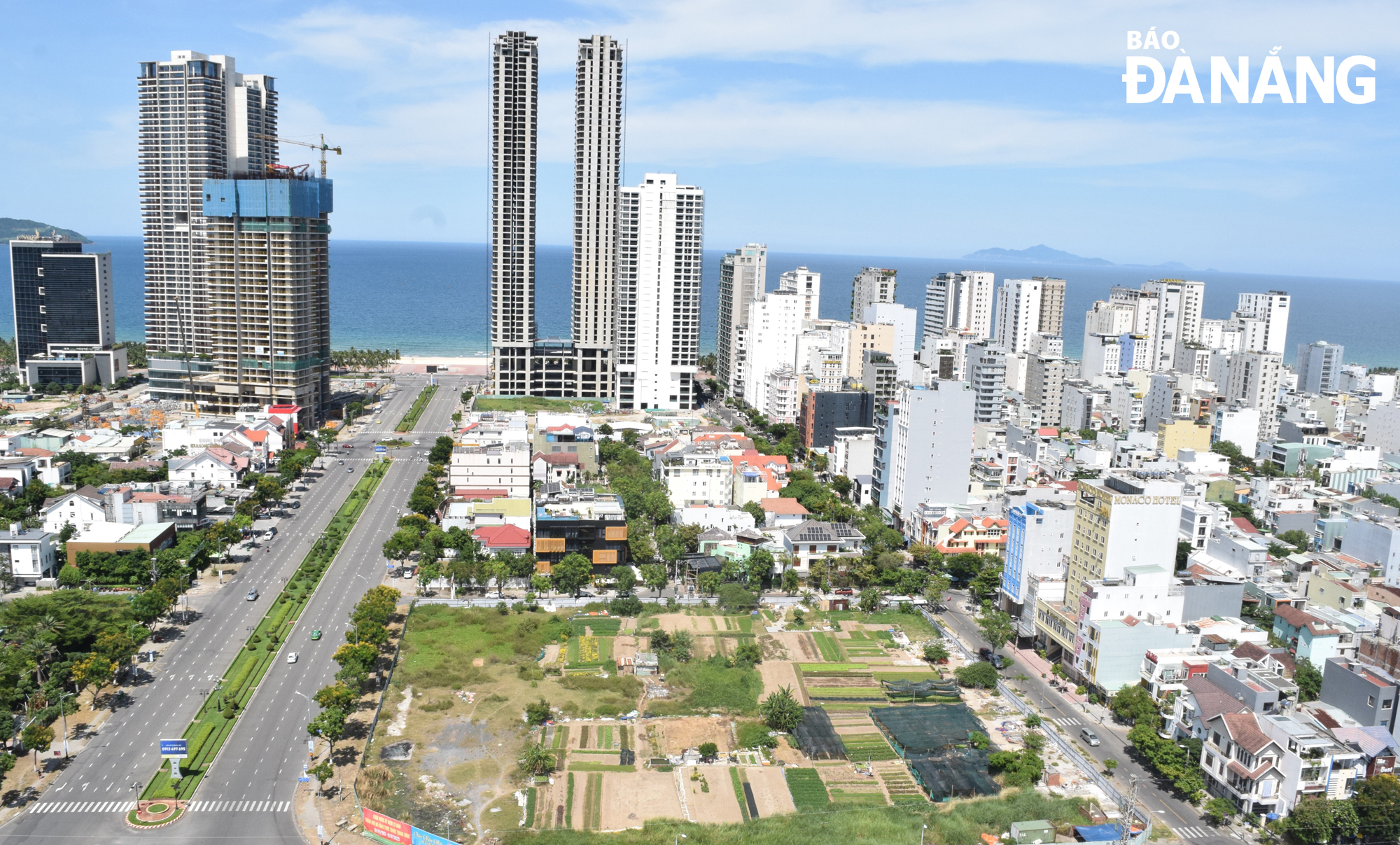 Da Nang is implementing procedures to auction many large land plots so as to call for investment in socio-economic development projects, including land plots along Pham Van Dong Street. Photo: HOANG HIEP