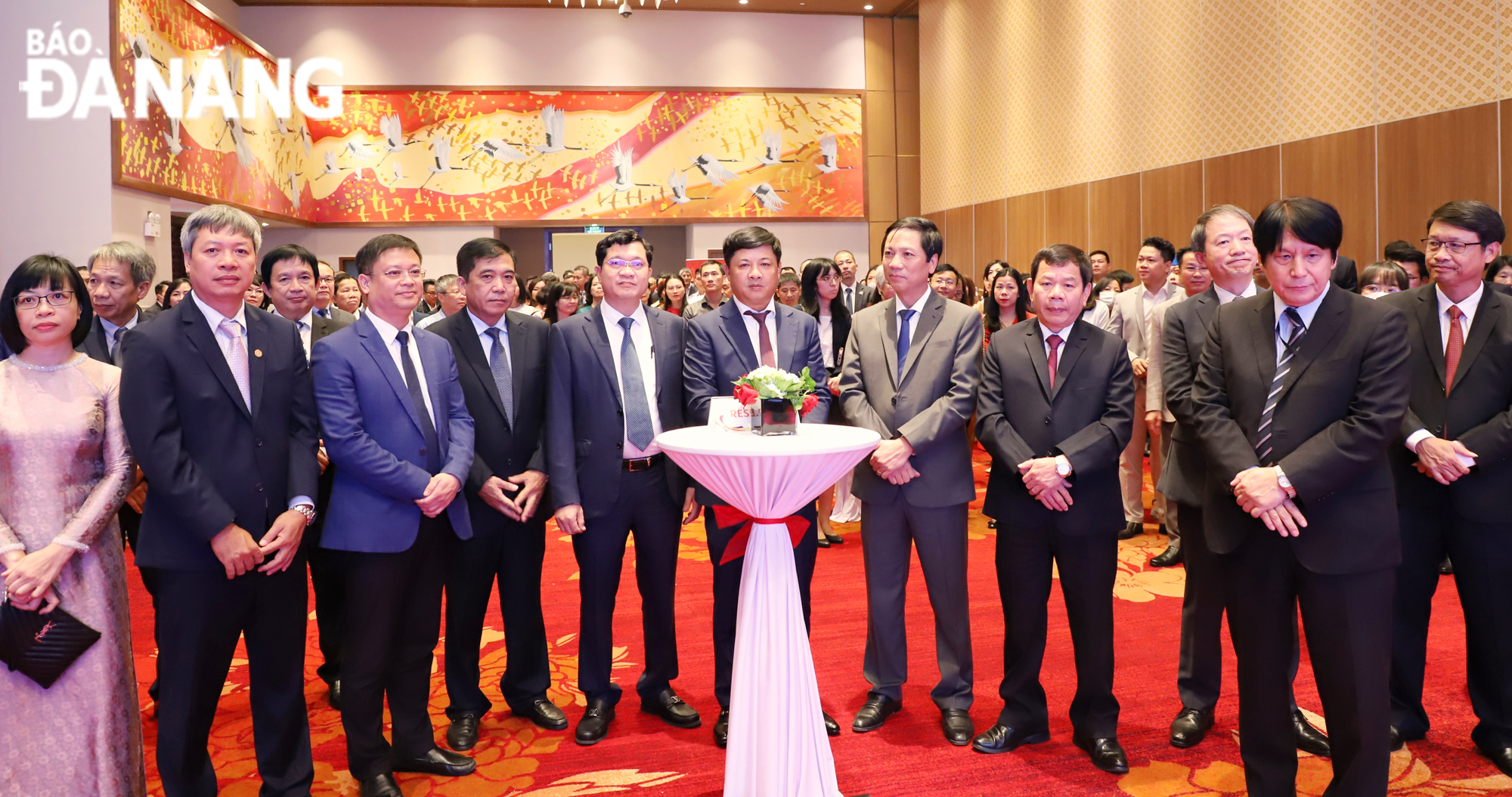 Da Nang Party Committee Deputy Secretary Luong Nguyen Minh Triet (centre) and representatives of 8 localities are seen attending the opening ceremony of the Consulate General of Japan in Da Nang. Photo: NGOC PHU