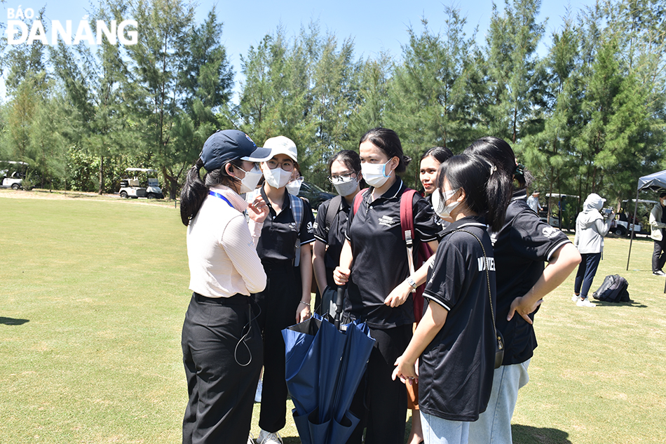 Volunteers are trained necessary skills at the golf course. Photo: THU HA