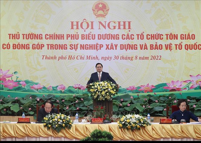 Thủ tướng Phạm Minh Chính biểu dương các chức sắc và đại diện các tổ chức tôn giáo. Ảnh: Dương Giang/TTXVN