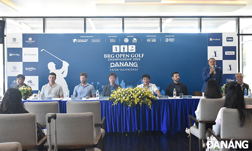 The press conference to announce the BRG Open Golf Championship Danang 2022 is in progress. Photo: THU HA